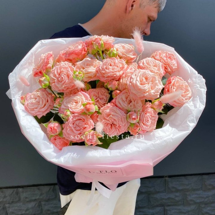 Пионовидные розы Мадам Бомбастик в Тольятти