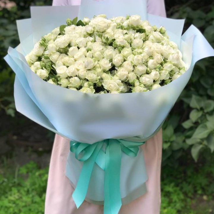 51 белая кустовая роза в Тольятти