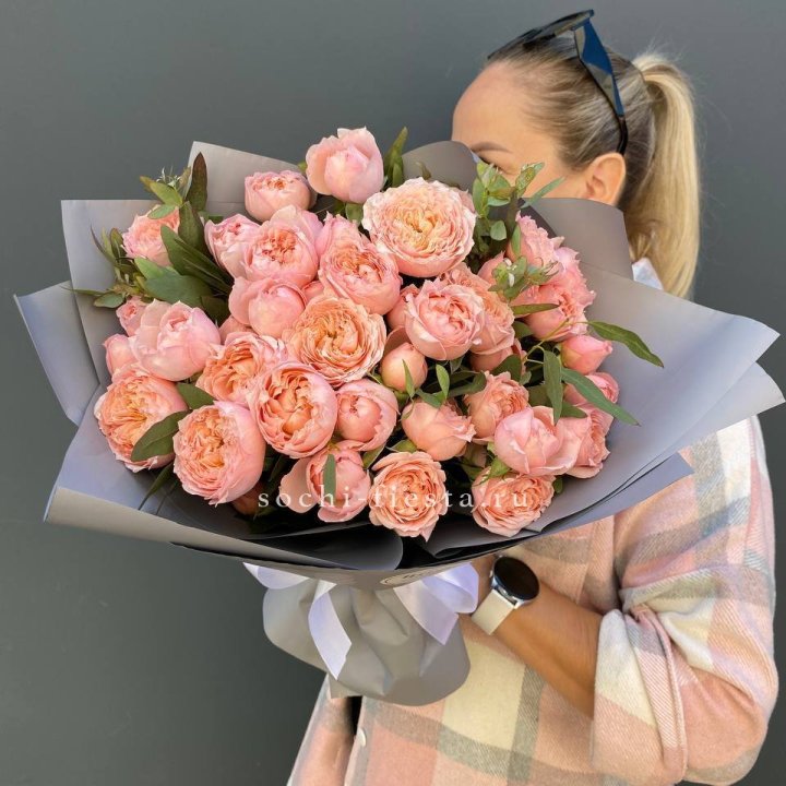 Букет с пионовидными розами "Пивайн" в Тольятти