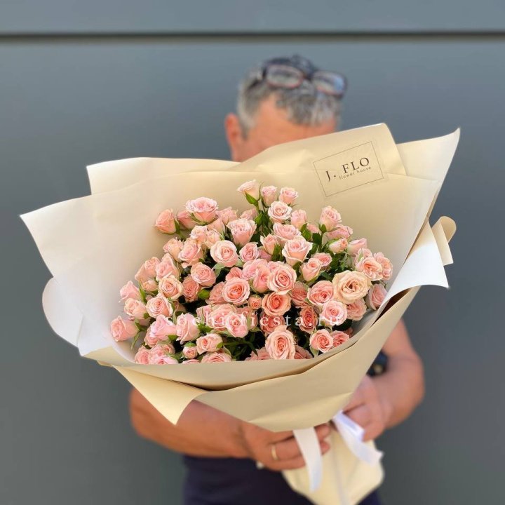 Кустовые розы леди в Тольятти