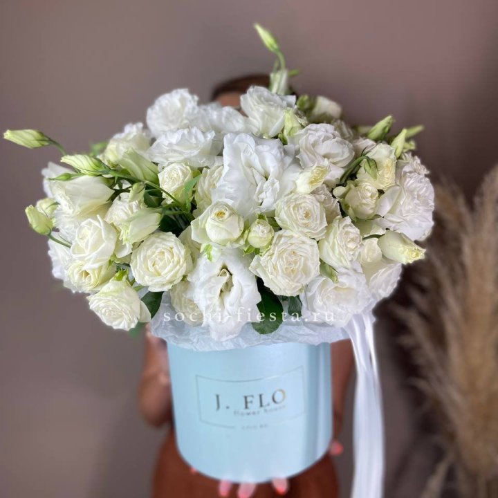 Бокс кустовых роз и эустомы  в Тольятти