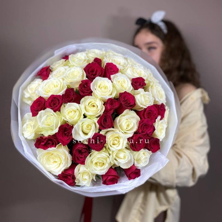 Микс из 55 роз в Тольятти