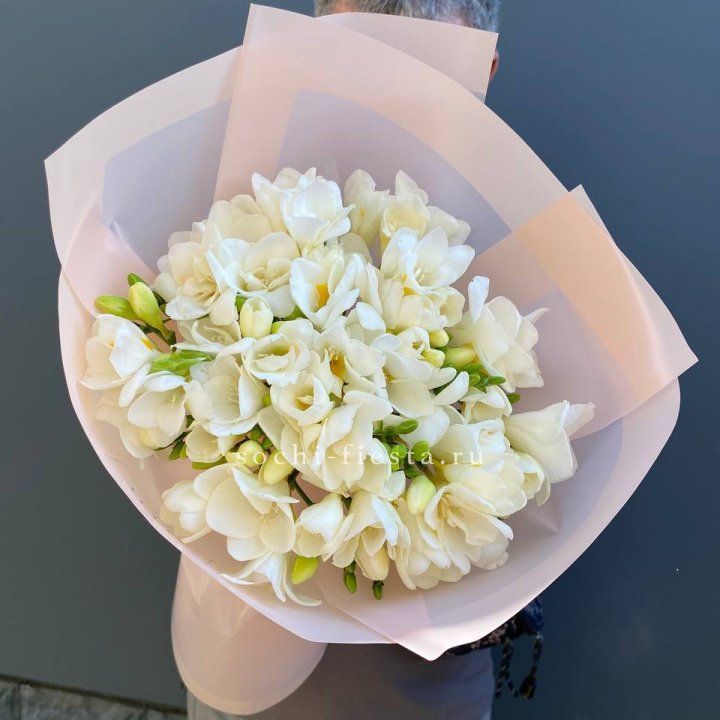 Букет белых фрезий  в Тольятти
