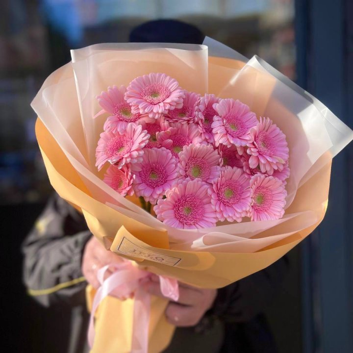 17 розовых гербер  в Тольятти