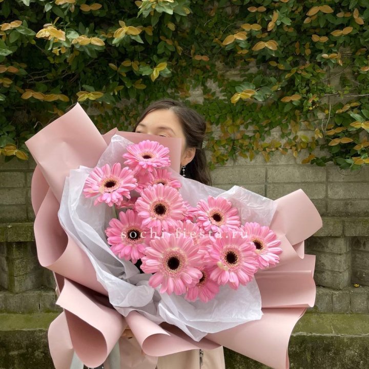 13 розовых гербер в Тольятти