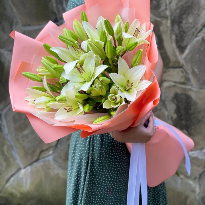 Букет из 7 белых лилий в Тольятти