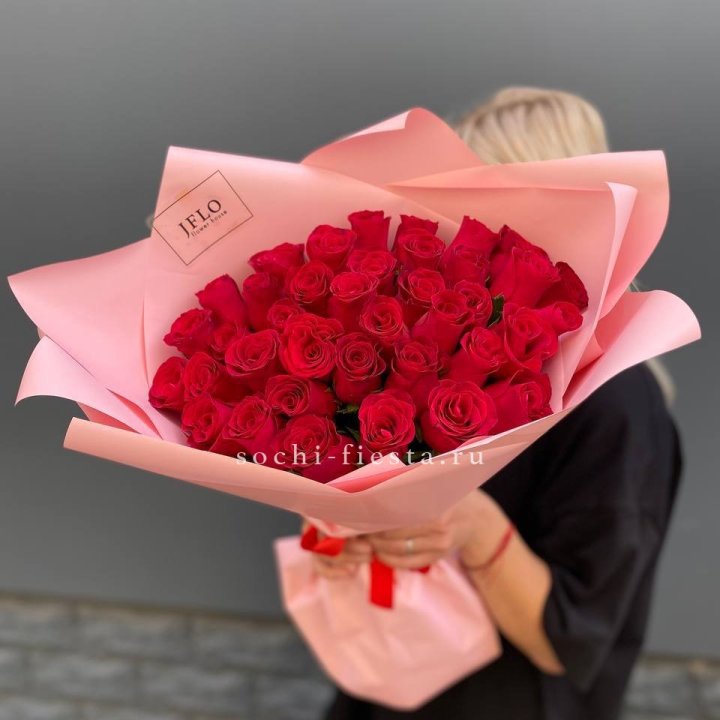 35 красных роз в Тольятти