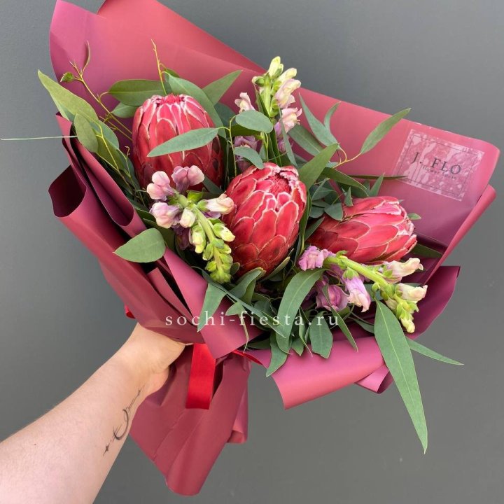 Букет из протеи "Квин" в Тольятти