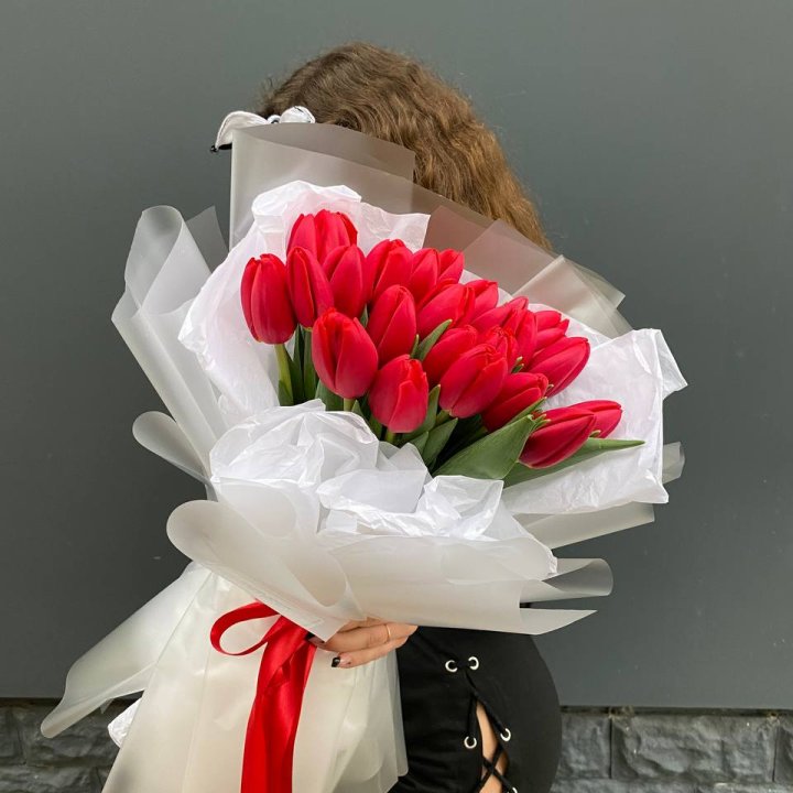  25 красных воздушных тюльпанов в Тольятти