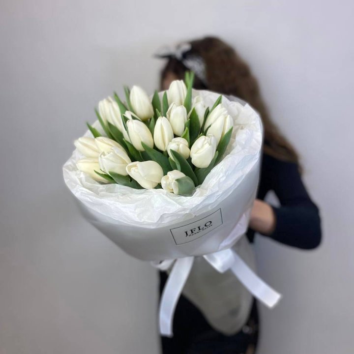  19 белых воздушных тюльпанов в Тольятти