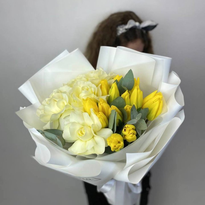 Дуо жёлтые тюльпаны и розы в Тольятти