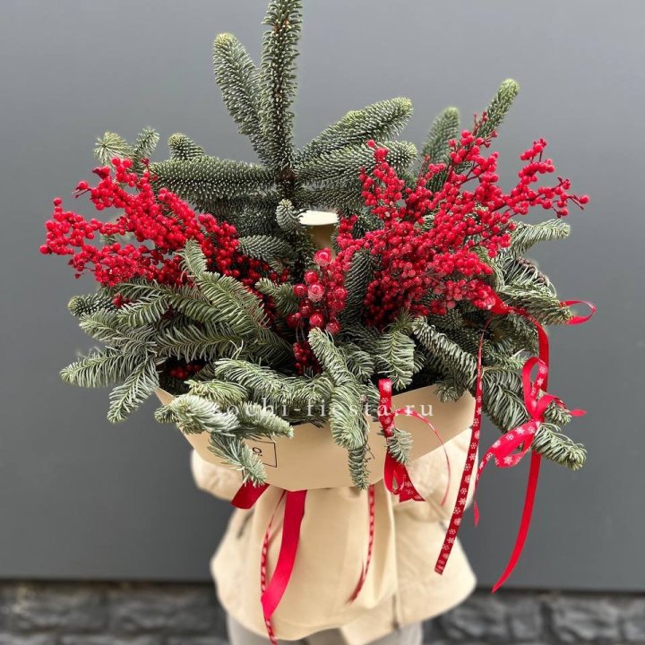 Букет нобилиса и ягод в Тольятти