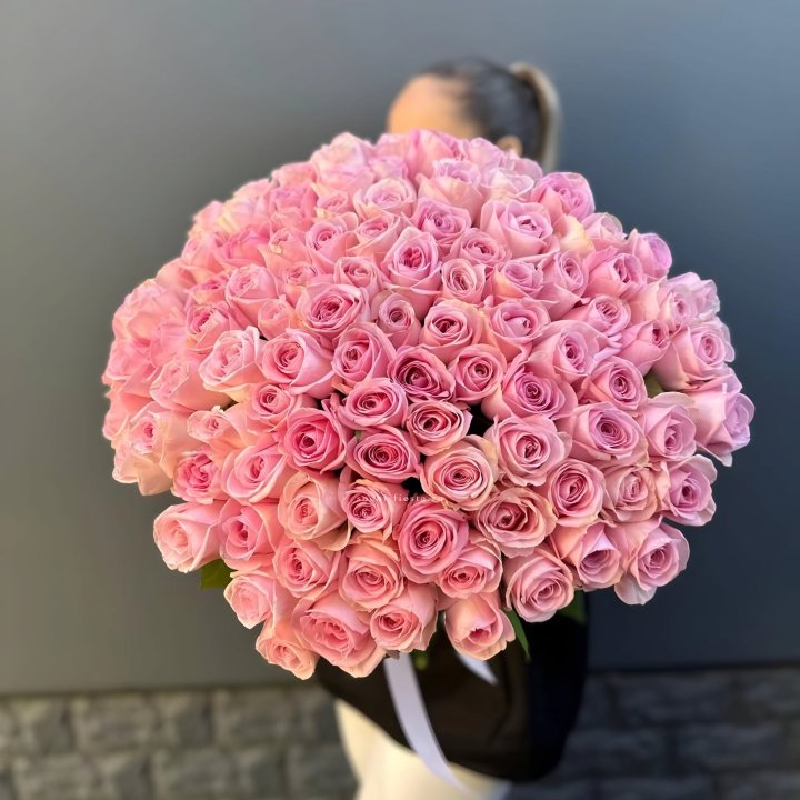 Охапка из 101 розовой розы в Тольятти