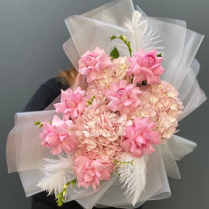  Букет  из гортензий и розовых роз в Тольятти