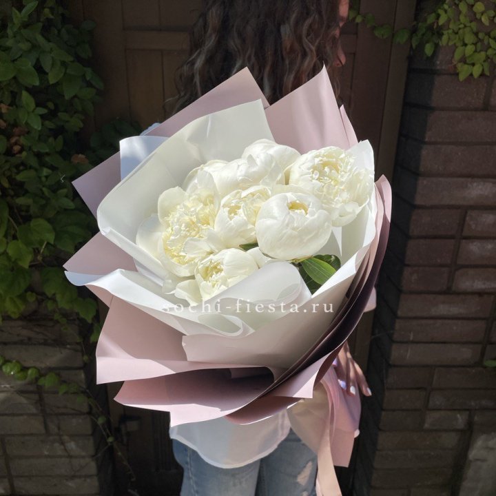 9 белоснежных пионов в Тольятти