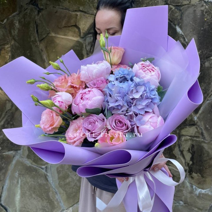 Букет с пионами "Блю логан" в Тольятти