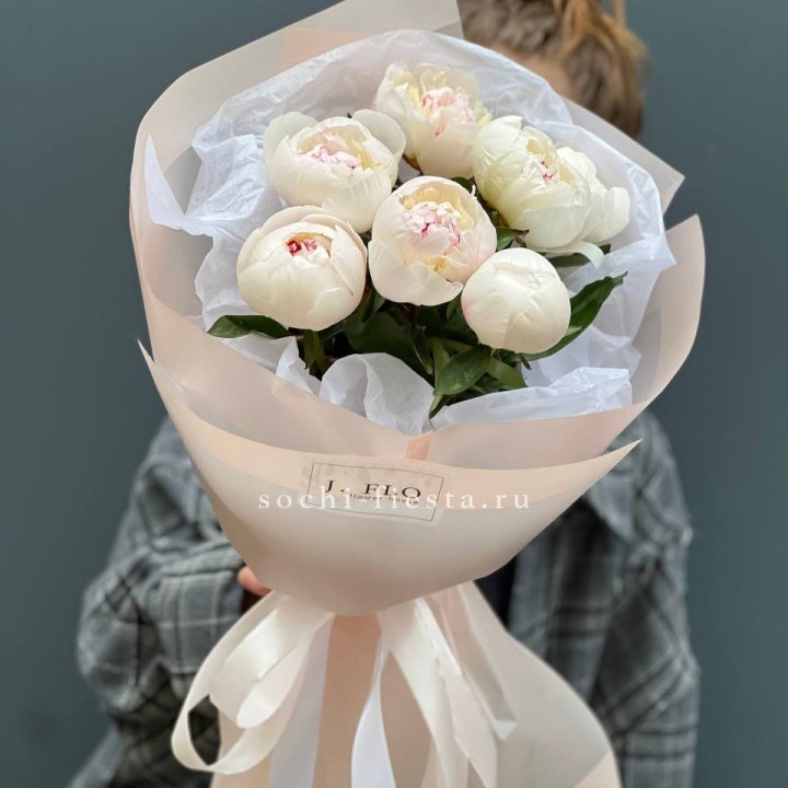 Букет белых пионов в Тольятти