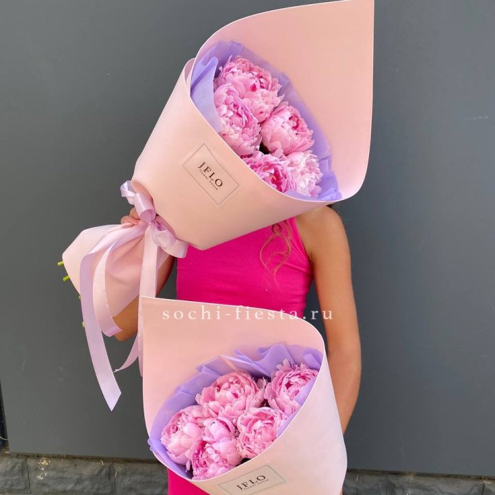 Букет из 5 пионов в Тольятти