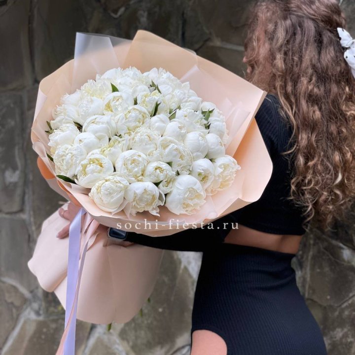 35 белых пион в Тольятти