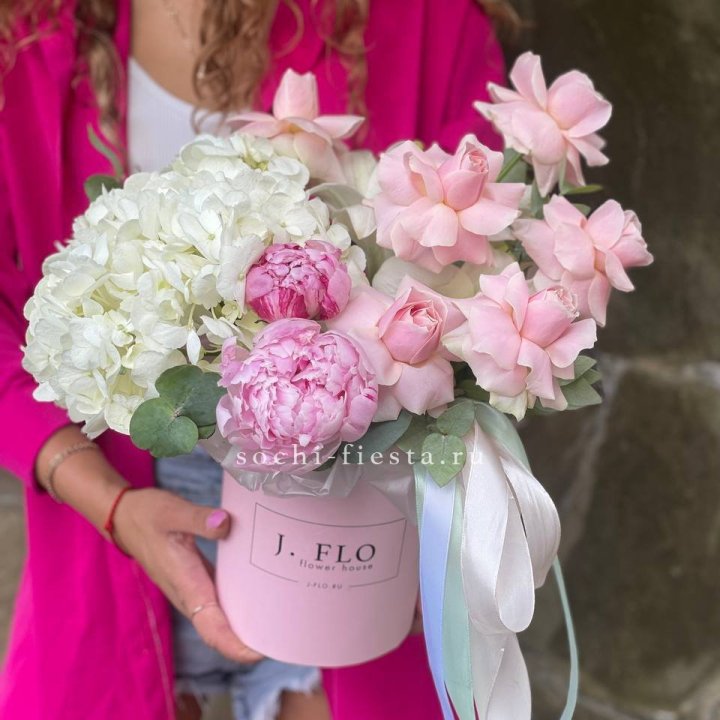 Цилиндр с пионами "Алисия" в Тольятти