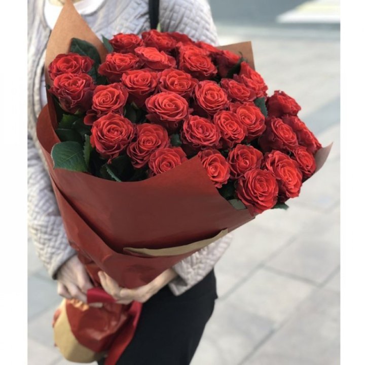 29 высоких роз  в Тольятти