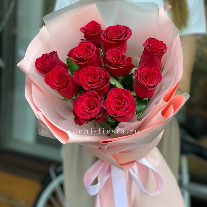 Букет красных роз "Мадам ред" в Тольятти