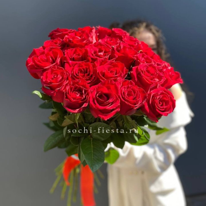 25 высоких красных роз в Тольятти
