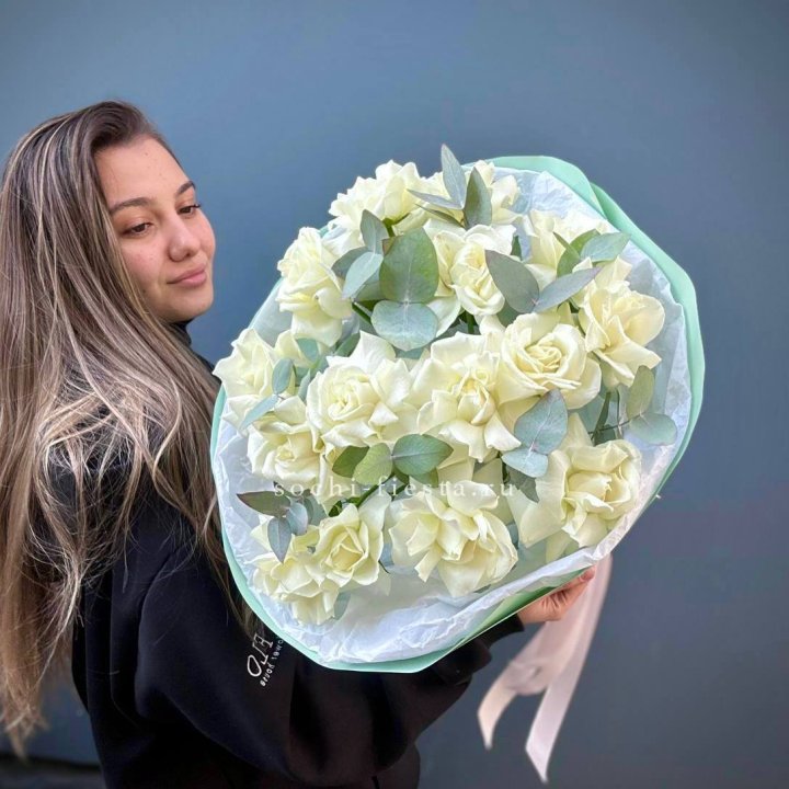 15 Белых французских роз "Ноте бьянка" в Тольятти