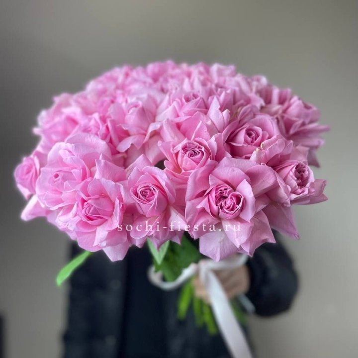 25 розовых французских роз в Тольятти