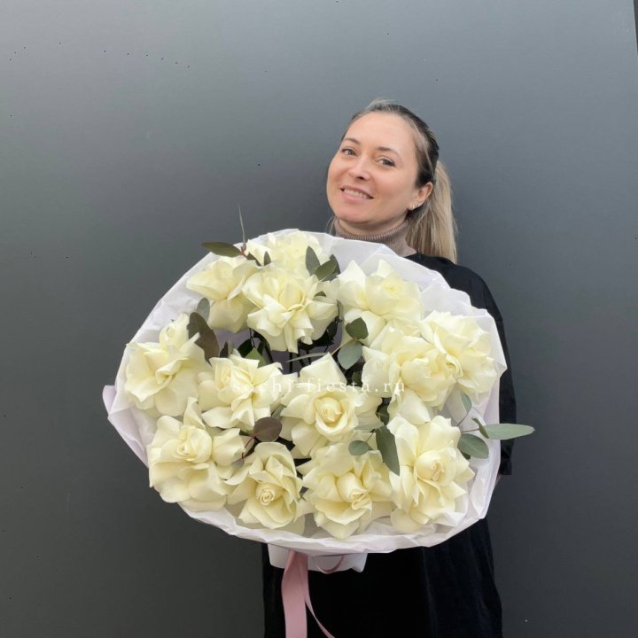 13 Белых французских роз Облако в Тольятти