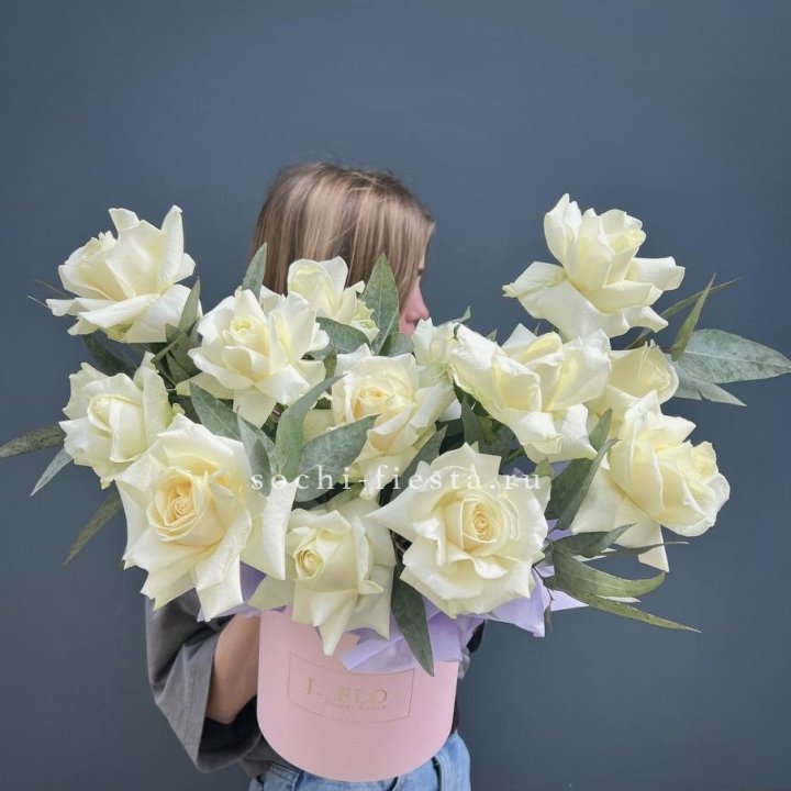 15 Французских роз в боксе в Тольятти