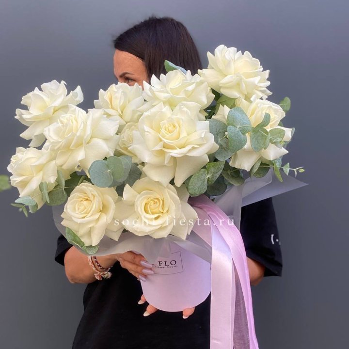 11 Французских белых роз в боксе в Тольятти