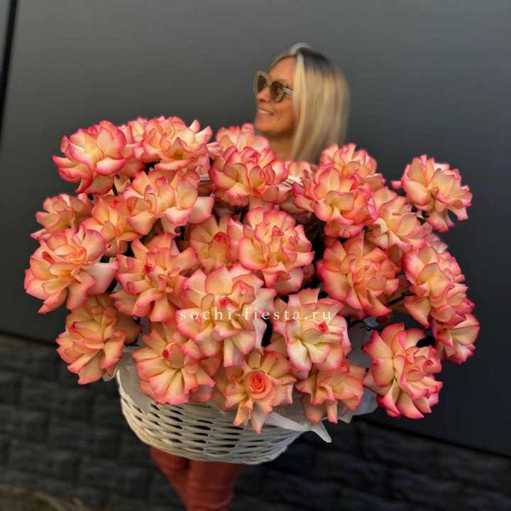 45 французских роз Джумилия в корзине в Тольятти