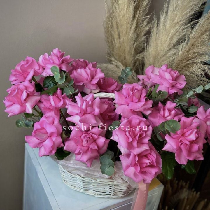 25 роз в цветочной корзине Пинк в Тольятти