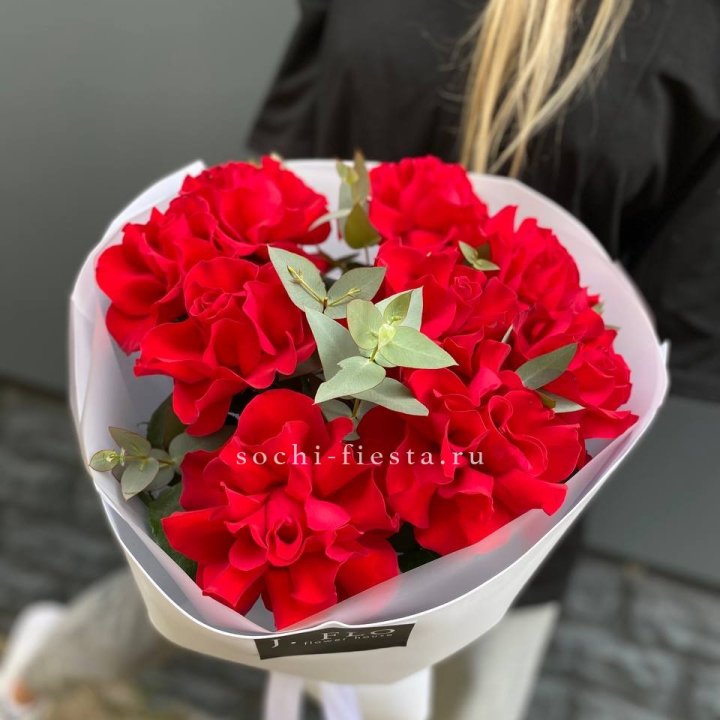 9 Красных французских роз в Тольятти