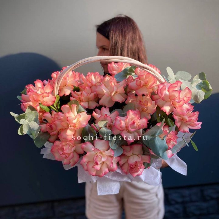 25 Французских роз Джумилия в корзине в Тольятти