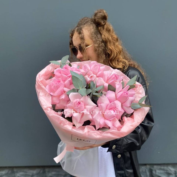 7 розовых роз в Тольятти