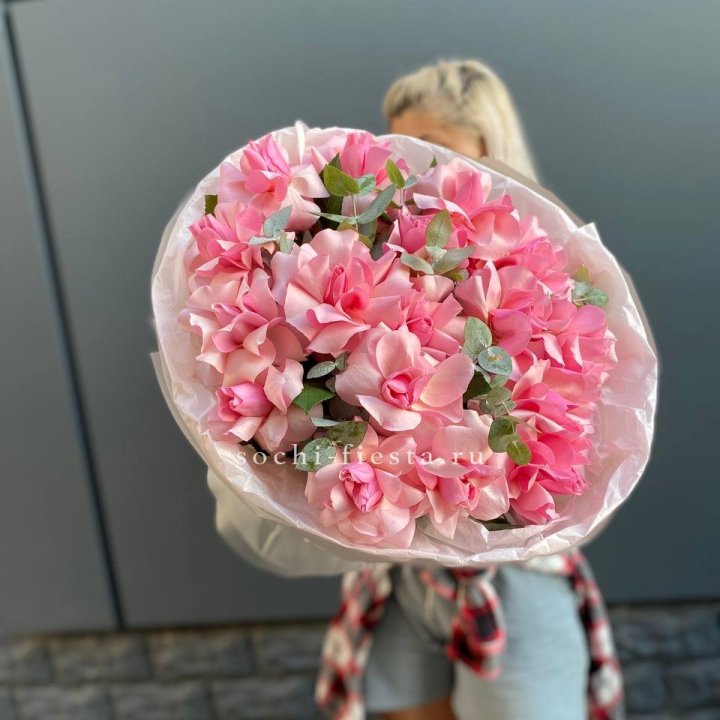 17 розовых роз в Тольятти