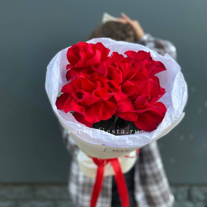 5 французских красных роз в Тольятти