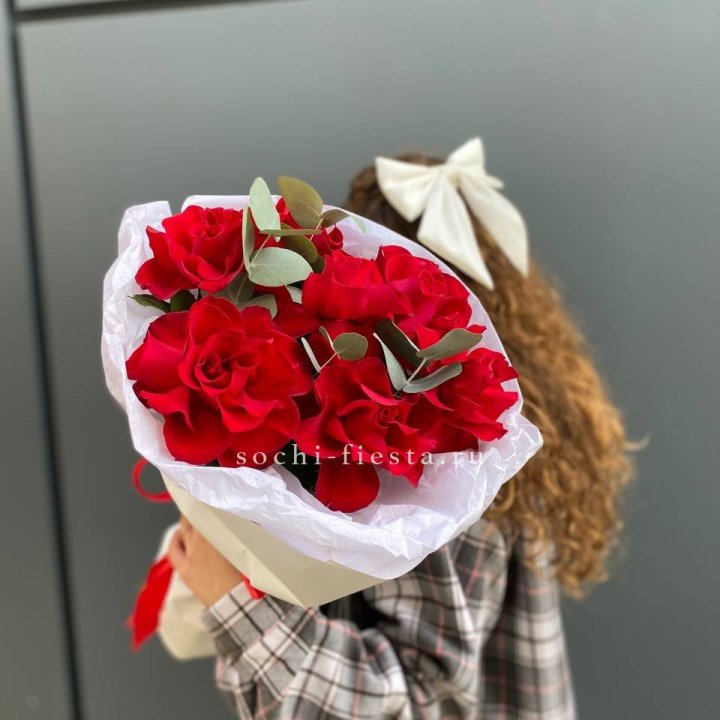 7 красных французских роз в Тольятти