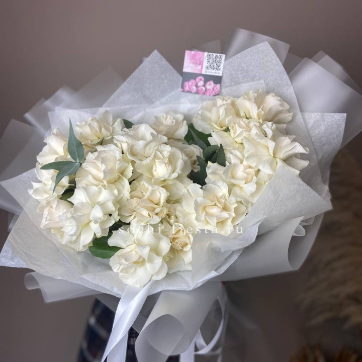 21 французских роз с эвкалиптом в Тольятти