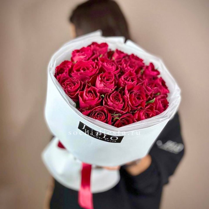 Букет красных роз мадам ред в Тольятти