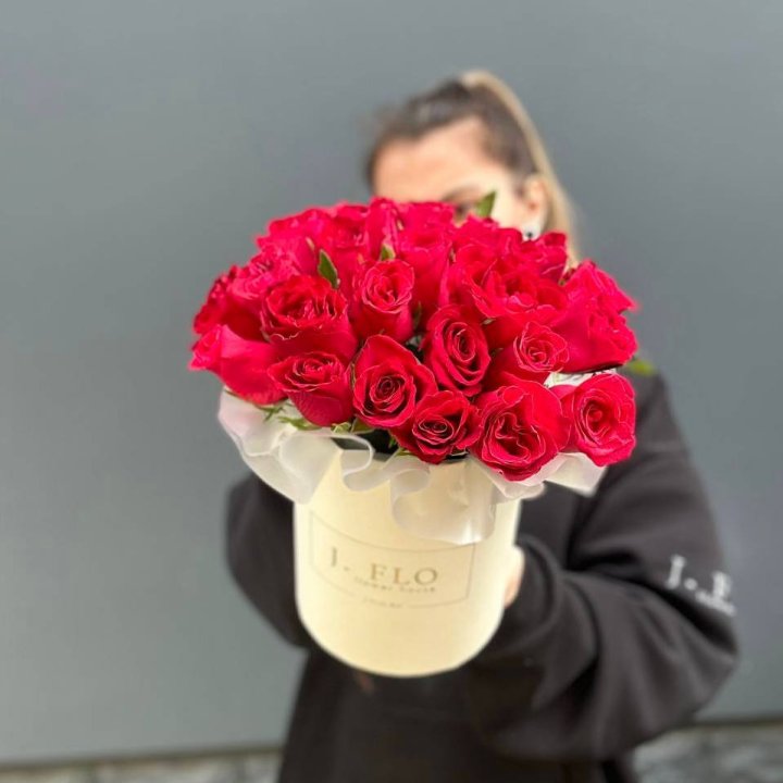 27 кенийских роз в боксе в Тольятти