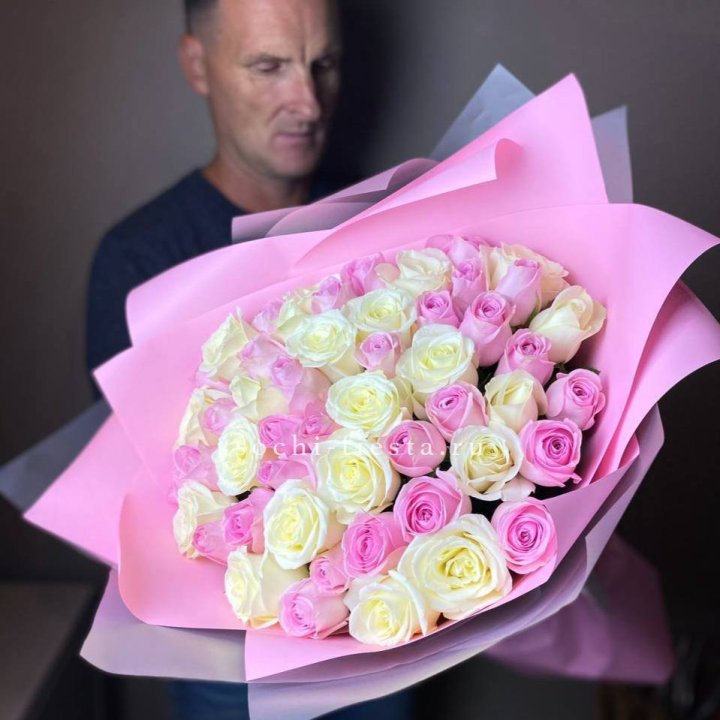 51 белых и розовых роз в Тольятти