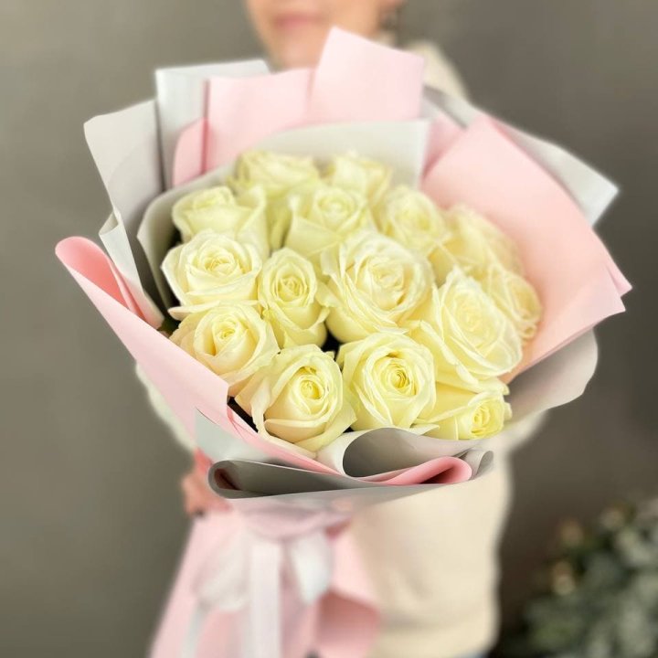 15 белых роз пудра в Тольятти