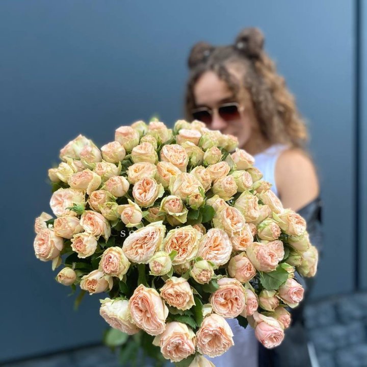 25 пионовидных роз в Тольятти