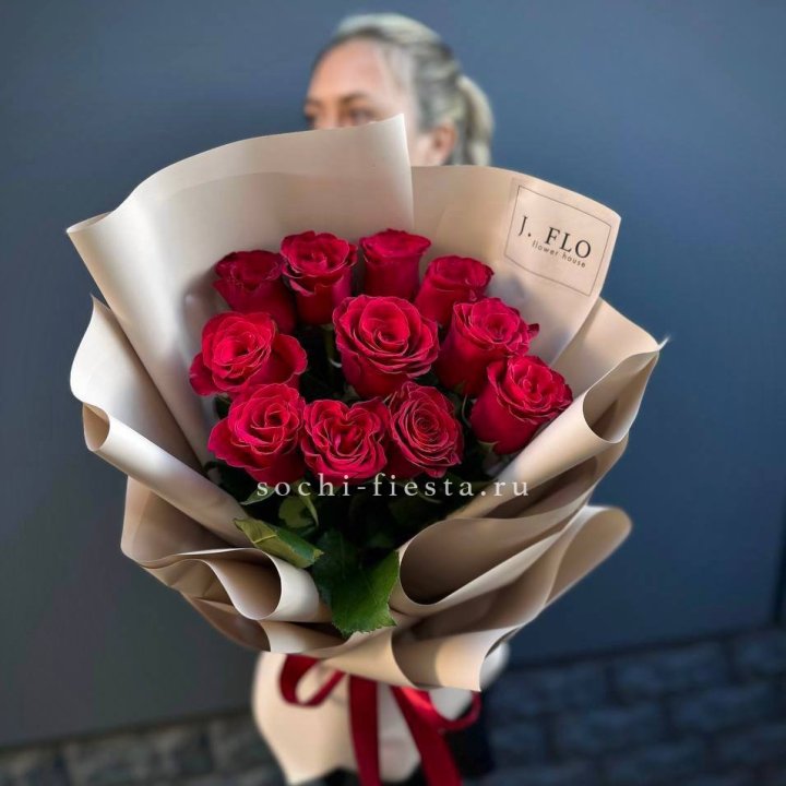 Букет красных роз "Наоми" в Тольятти