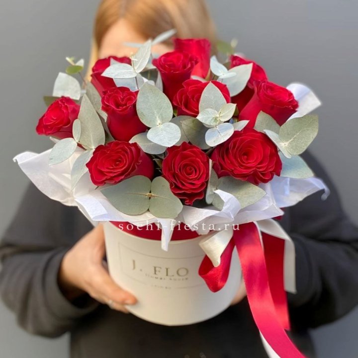 11 роз в шляпной коробке в Тольятти