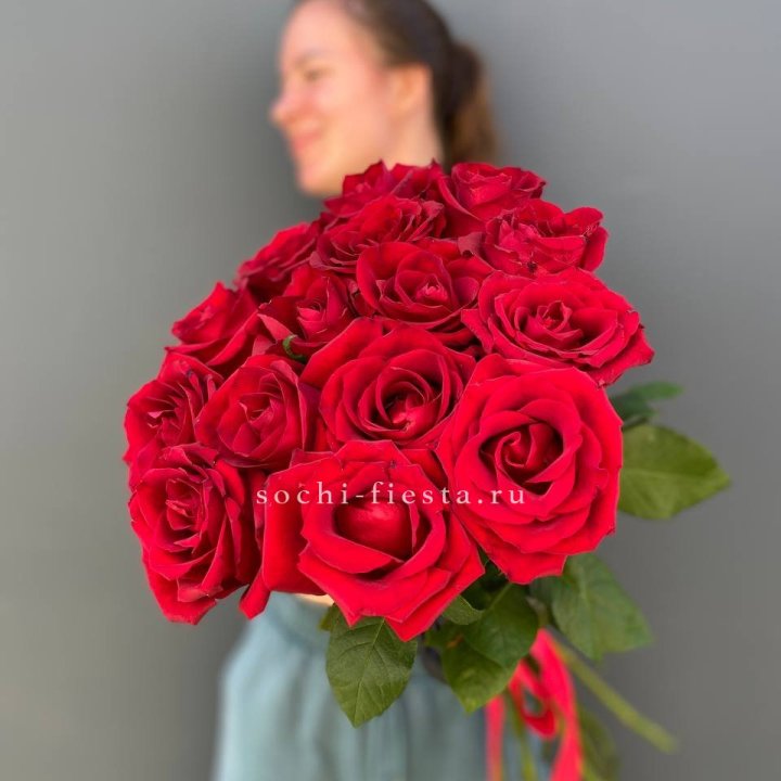 15 красных роз под ленту в Тольятти