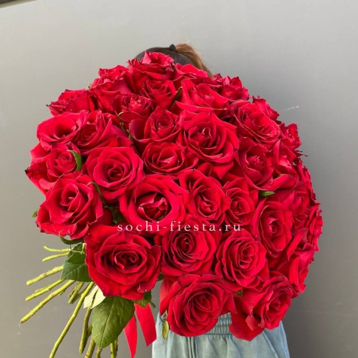 35 красных роз под ленту в Тольятти